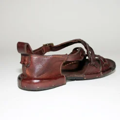 Bubetti 3446 Kastanje Patina  remsandal med krydsende remme og hælkappe